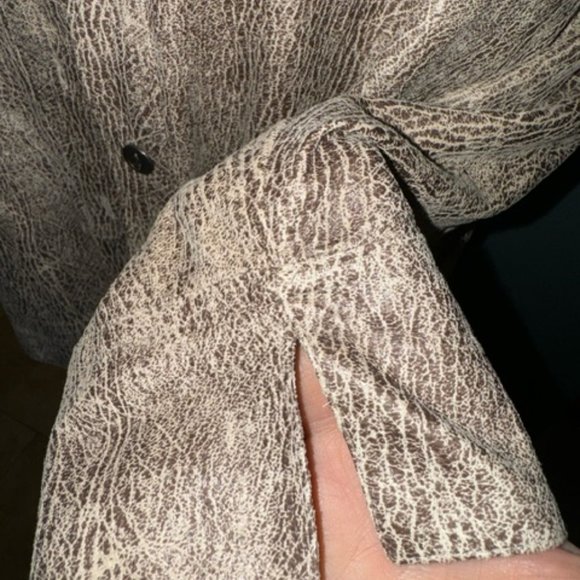 Chico's Size 1. Button down shirt/light jacket with collar. - Picture 9 of 10